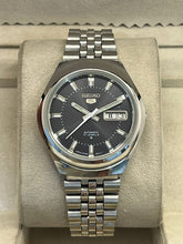 Vintage Seiko 5 automatic 6309 day/date men's wrist watch..