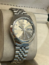 Vintage Seiko 5 automatic 6309 day/date men's wrist watch..