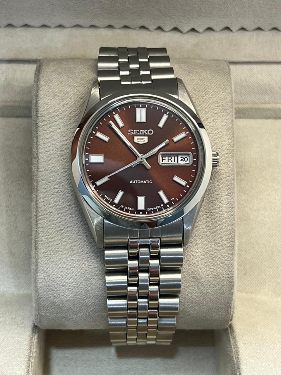 Vintage Seiko 5 automatic 6309 day/date men's wrist watch..