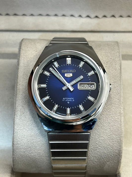 Vintage Seiko 5 automatic day/date men's wrist watch