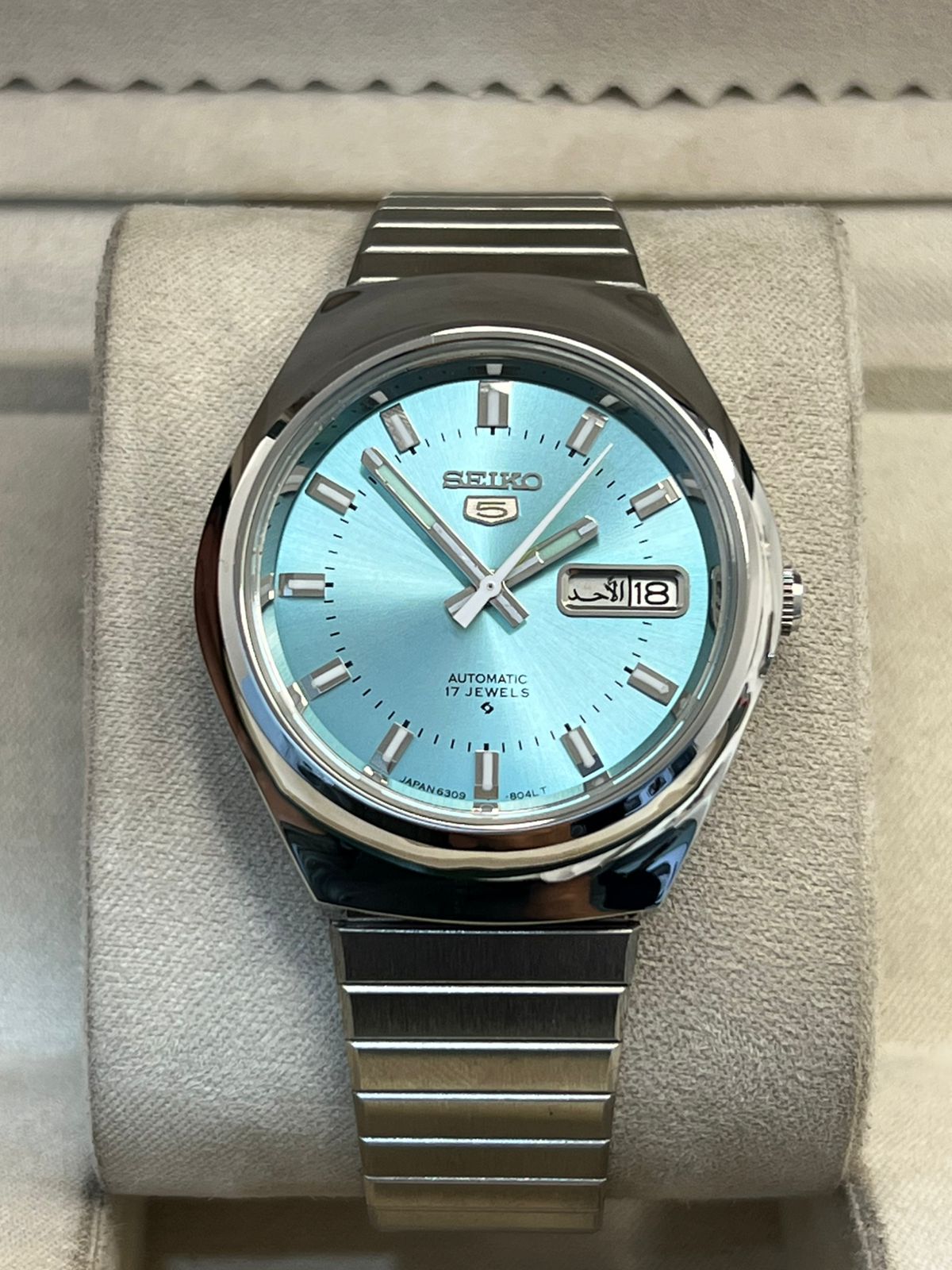 Vintage Seiko 5 automatic day/date men's wrist watch