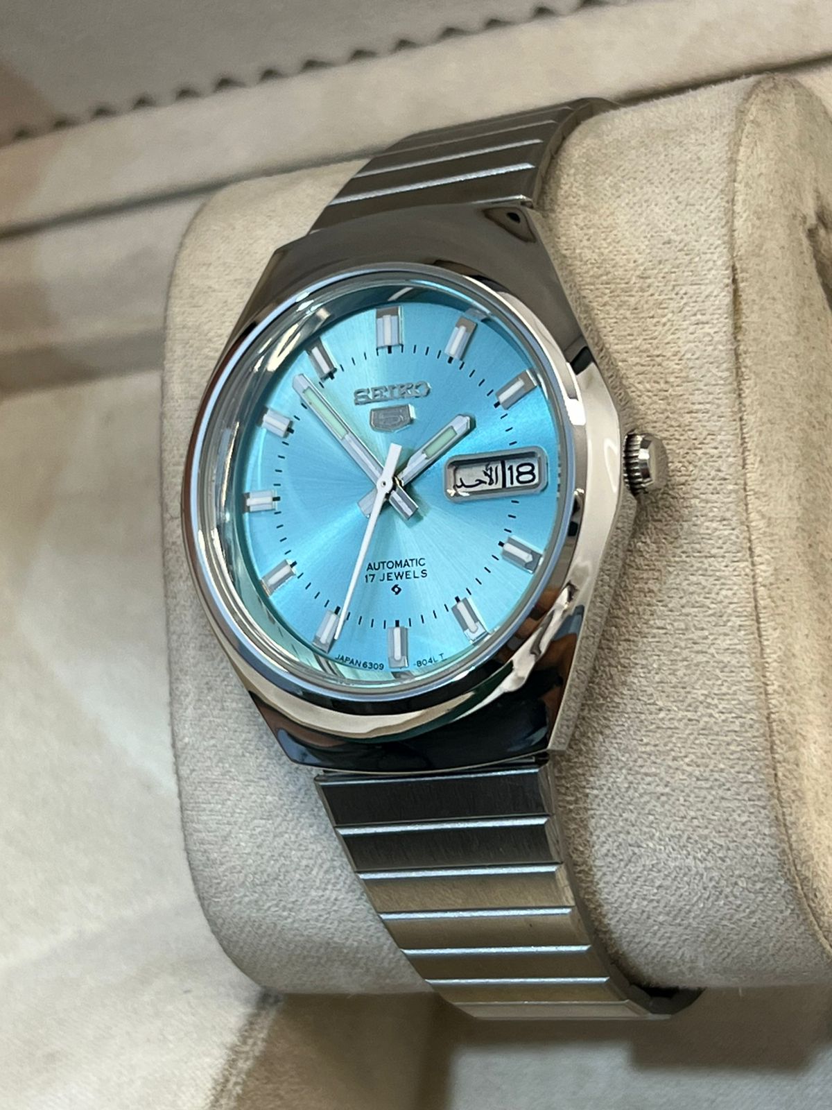 Vintage Seiko 5 automatic day/date men's wrist watch