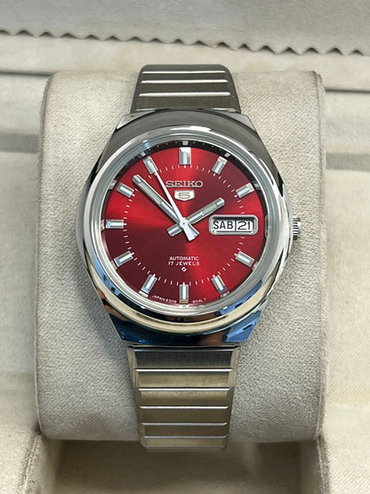 Vintage Seiko 5 automatic 6309 day/date men's wrist watch..