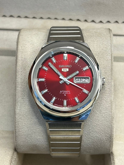Vintage Seiko 5 automatic 6309 day/date men's wrist watch..