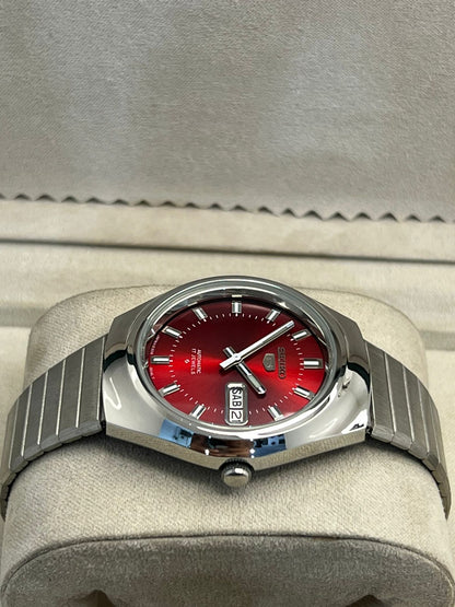 Vintage Seiko 5 automatic 6309 day/date men's wrist watch..