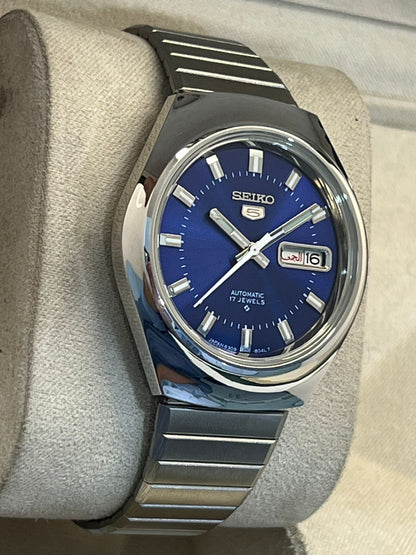Vintage Seiko 5 automatic day/date men's wrist watch...