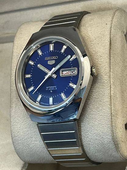 Vintage Seiko 5 automatic day/date men's wrist watch...