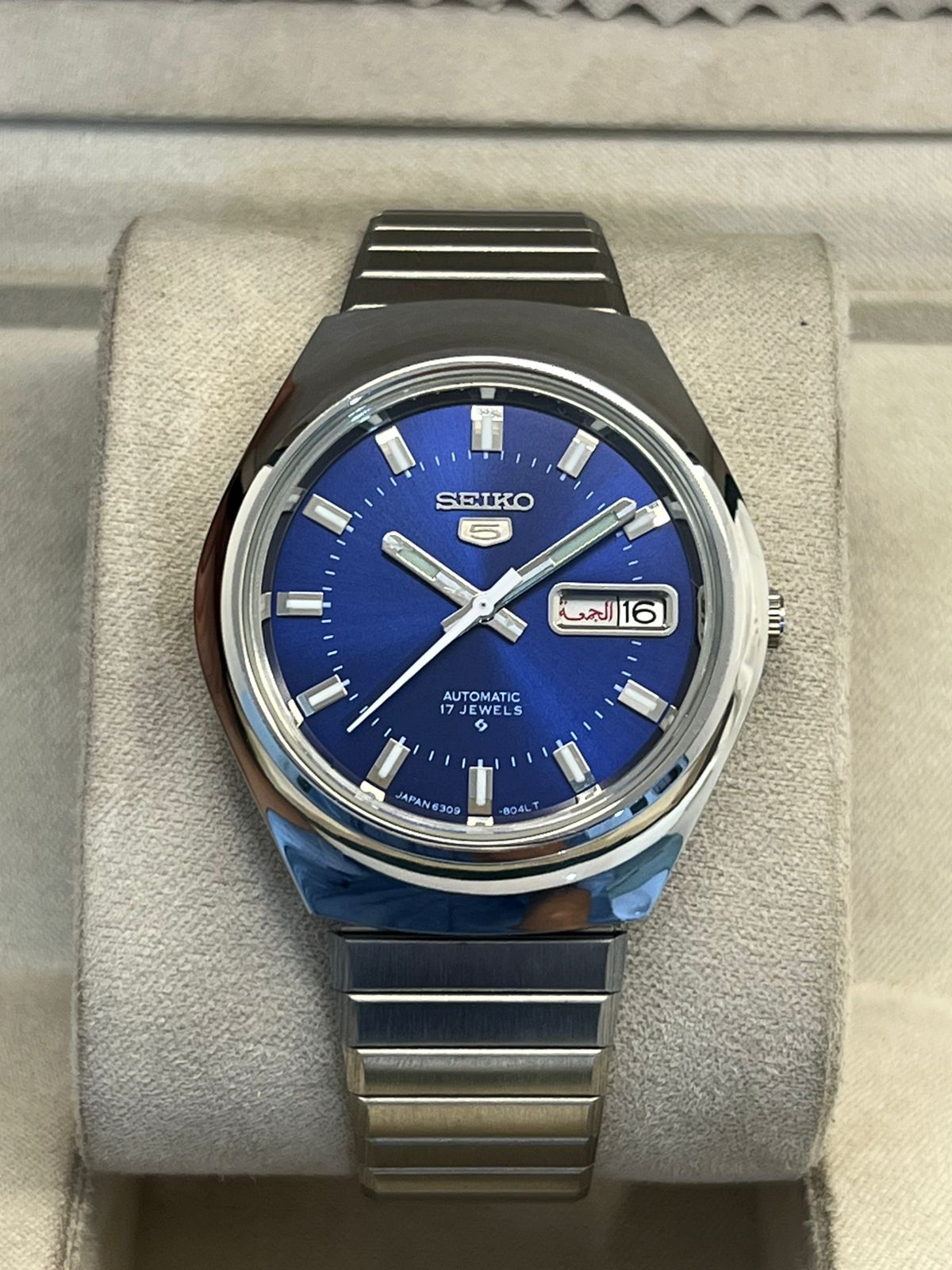 Vintage Seiko 5 automatic day/date men's wrist watch...