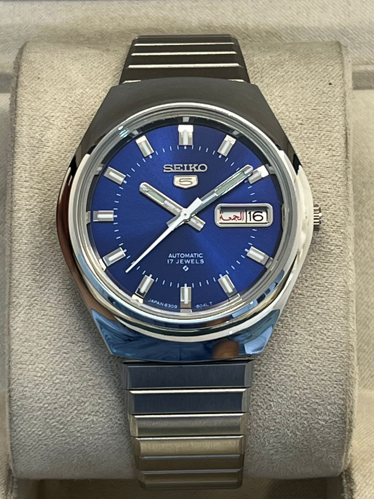 Vintage Seiko 5 automatic day/date men's wrist watch...