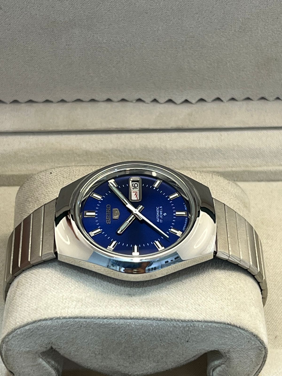Vintage Seiko 5 automatic day/date men's wrist watch...