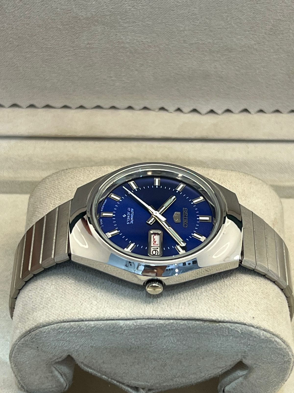 Vintage Seiko 5 automatic day/date men's wrist watch...