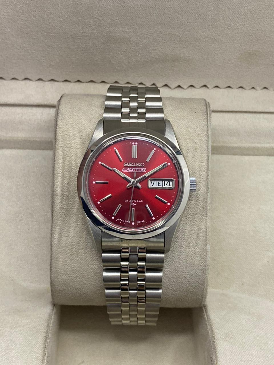 Vintage Seiko 5 automatic 6309 day/date men's wrist watch..