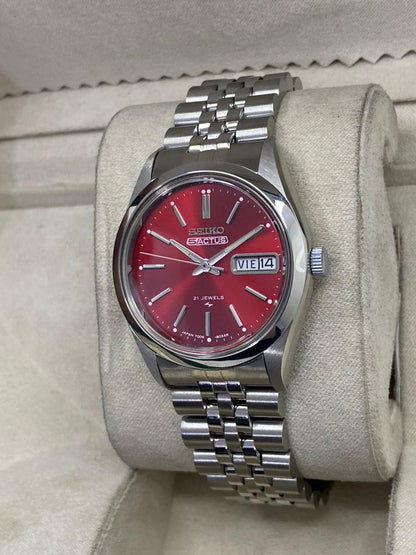 Vintage Seiko 5 automatic 6309 day/date men's wrist watch..