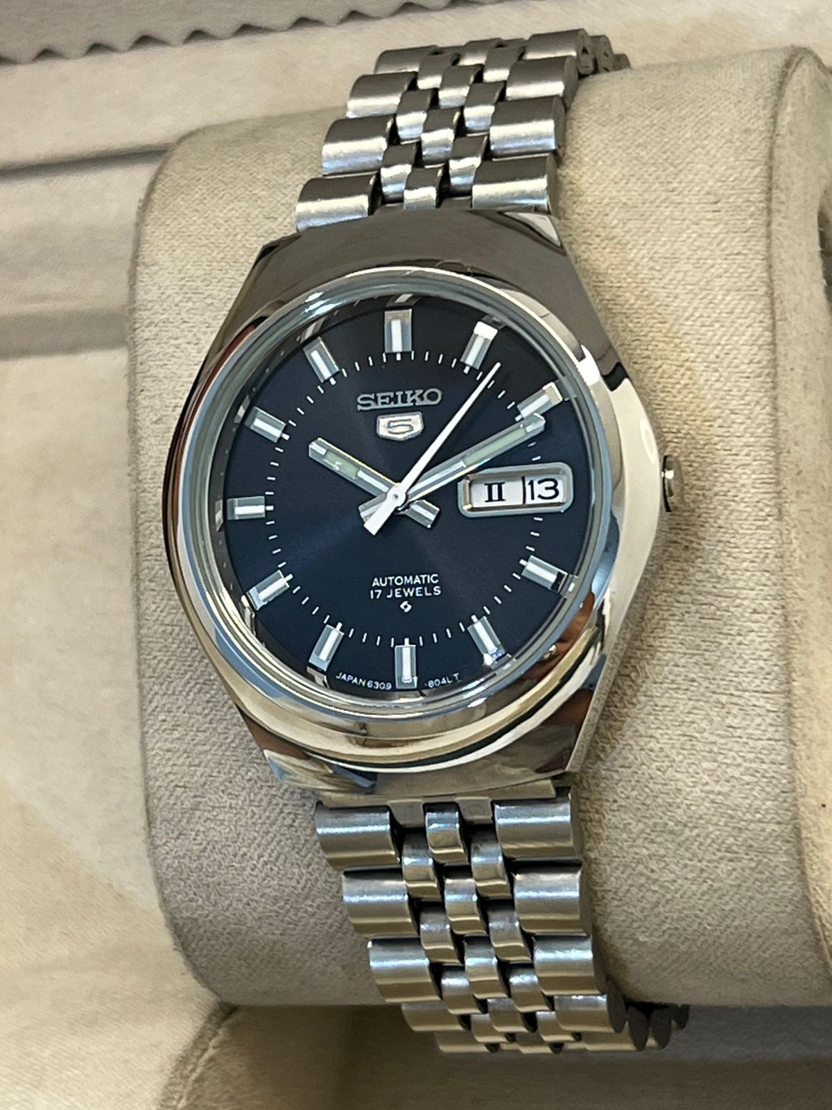 Vintage Seiko 5 automatic 6309 day/date men's wrist watch..