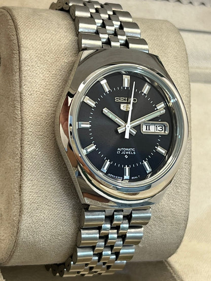 Vintage Seiko 5 automatic 6309 day/date men's wrist watch..