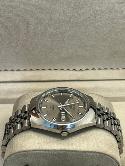 Vintage Seiko 5 automatic 6309 day/date men's wrist watch..