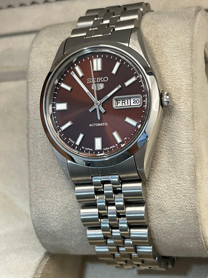 Vintage Seiko 5 automatic 6309 day/date men's wrist watch..