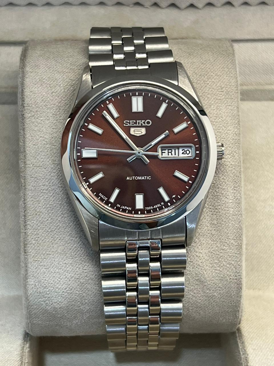 Vintage Seiko 5 automatic 6309 day/date men's wrist watch..