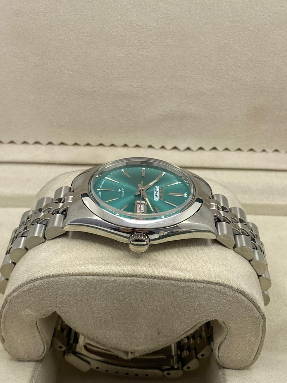 Vintage Seiko 5 automatic 6309 day/date men's wrist watch..